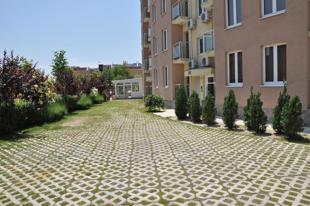 Sunny Holiday Apartments Sunny Beach Exterior photo